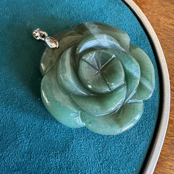 Set of 3 pendants.  Carnelian Rose.  Agate Butterfly. Green Aventurine Flower - Picture 8 of 10